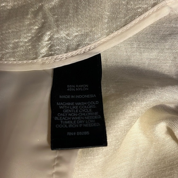 Express Short Shorts Crème SIZE 2 - Picture 8 of 8